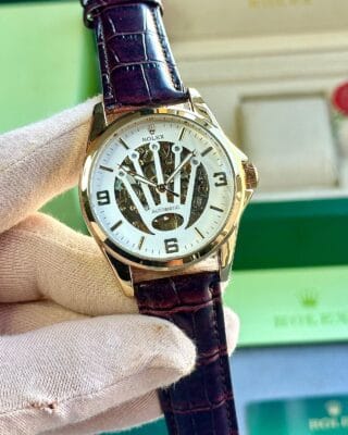 Classic style meets superp functional ;the iconic fluting found on many Rolex classic watches. Have a look on this timepiece.