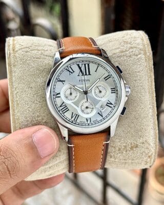 FOSSIL’S SIGNATURE STYLE – ROMAN NUMERALS WITH A BOLD STATEMENT